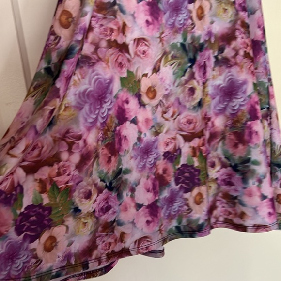 LuLaRoe stunning lightweight floral skirt. EUC. No noted flaws. Just beautiful! - Picture 2 of 7